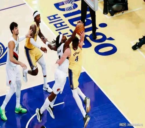 杨瀚森登场8分钟获1分1篮板NBA常规赛开拓者122108洛杉矶湖人