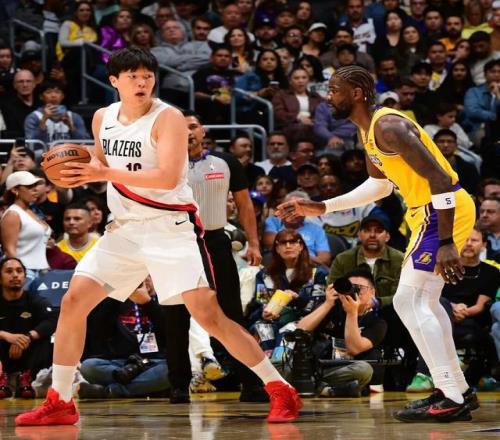 杨瀚森8分钟1分1板：成长很痛，但NBA不会为谁等待