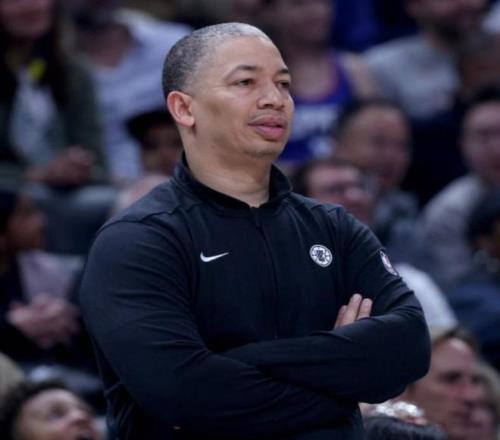 记者：泰伦卢曾出席比卢普斯的一场扑克牌局