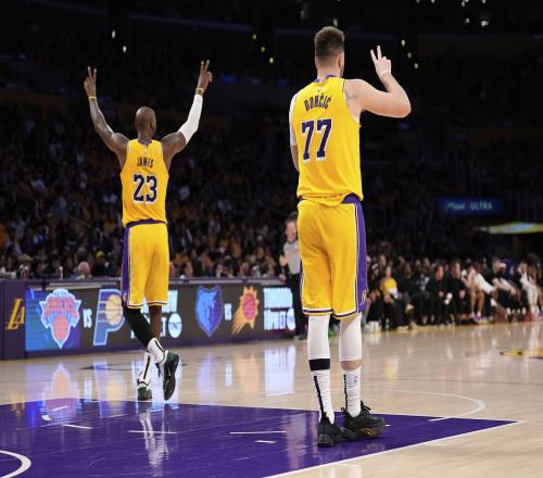 讨论湖人本赛季合理预期是西部除雷霆掘金外都不落下风