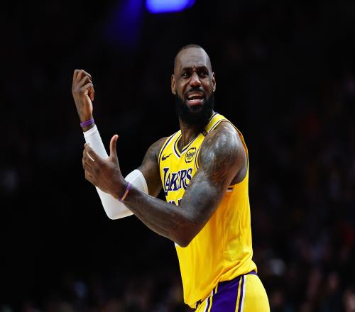 在场时湖人三分更铁对手更准&下场后相反老詹问题还是运气问题