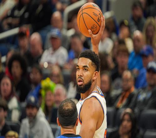 阿伦:唐斯能拉开空间同时还抢篮板 在空间型内线中这很罕见