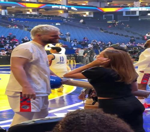 赫敏你好！宿命君捕捉到女星艾玛沃特森昨日观战全明星名人赛