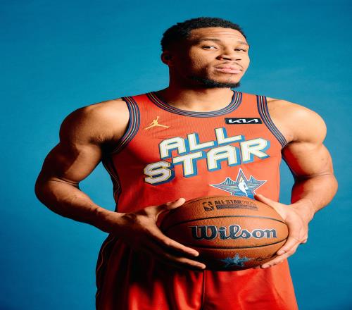 字母:有些人来全明星就想赶紧走 他不想努力打的话怎么逼也没用