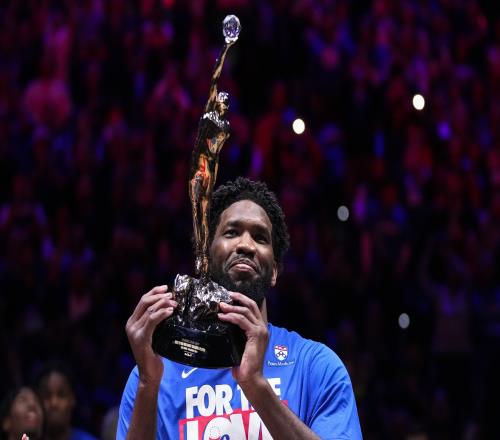 讨论恩比德目前的生涯能进名人堂季后赛没成绩&出场少影响大