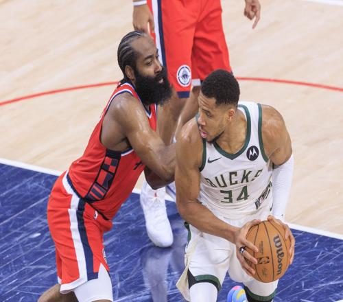 快船VS雄鹿述评：卢用科菲4犯送9罚利字硬解末节228卡登