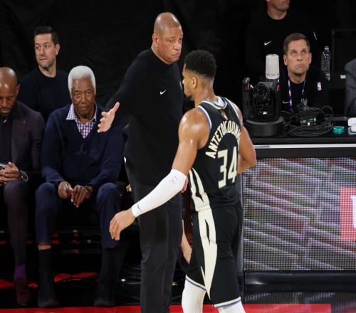 老里谈保罗放倒字母哥:字母是最冷静的家伙 连他都发火了