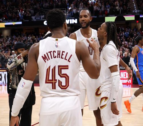 本赛季多人入选全明星的球队:骑士&湖人&雄鹿&雷霆&绿军&尼克斯