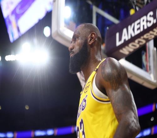 火力全开！湖人首节26中16得到42分暴揍奇才&手握13分领先优势