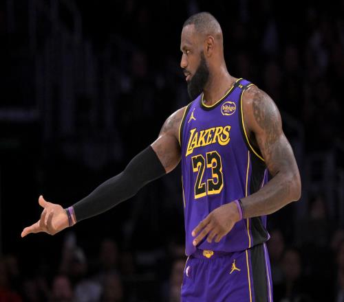 40岁又一个月了！詹姆斯40岁后场均24.5分7.1板8.9助命中率54.6%