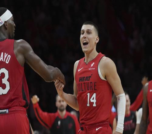 阿德巴约：希罗这赛季只缺席1场这说明了他为身体付出了多少努力