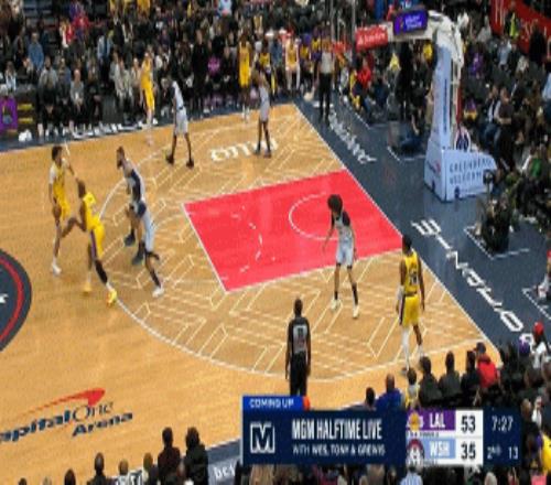 穿针引线！詹姆斯突分&击地&长传样样都有连送助攻带队扩大优势