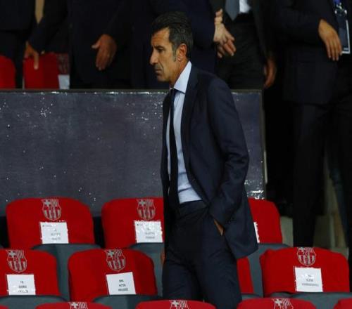 仍不饶恕！菲戈现场观看欧冠比赛，巴萨球迷集体辱骂