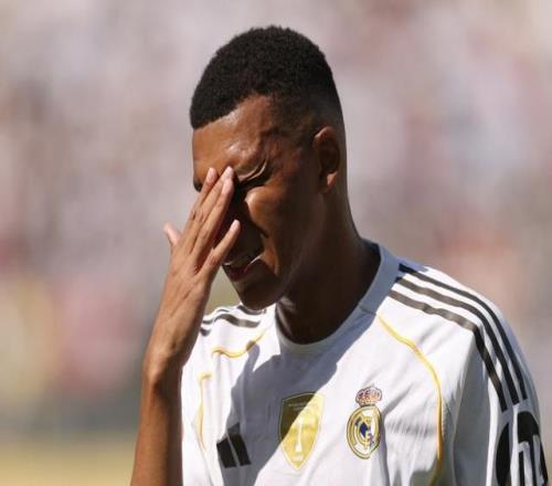 快27岁的姆巴佩仍0金球0欧冠，同龄梅西4金球3欧冠C罗1金球1欧冠