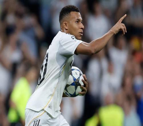 欧冠21！皇马逆风翻盘：10人绝境姆巴佩2点球创2大纪录