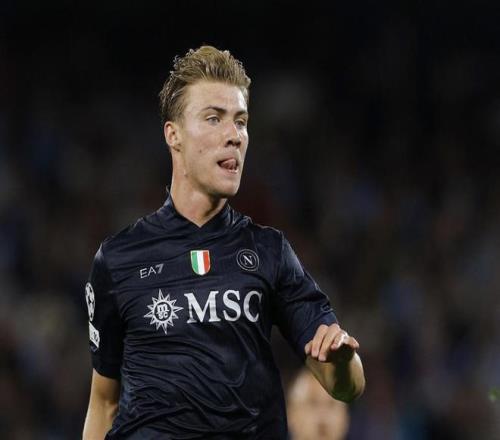 一回曼市就不行霍伊伦1次射门也没有，传球也只有8脚