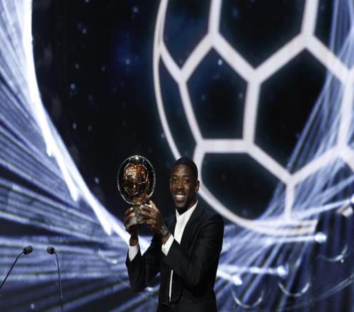 与梅西并肩！登贝莱再迎利好，跻身金满贯行列，C罗都未曾达成