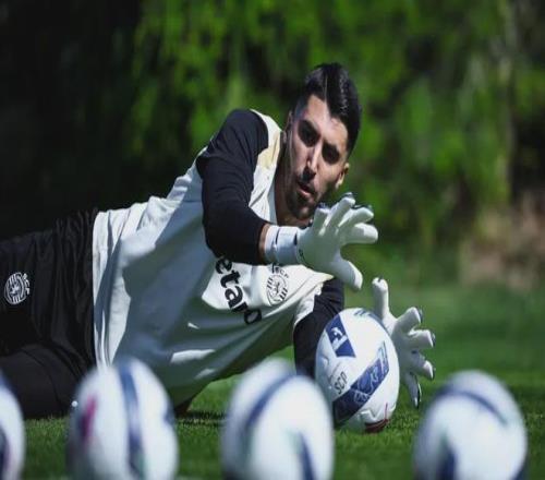 葡媒：葡体主力门将席尔瓦训练中手指受伤，无缘出战凯拉特