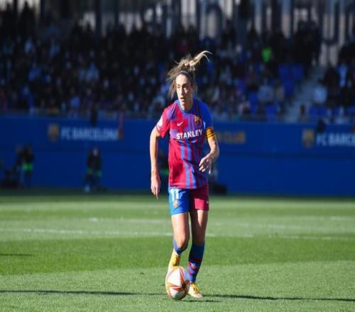 每体：普特拉斯不想去巴黎，但巴萨内部对是否卖掉她存在分歧