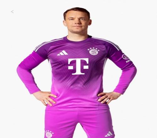 喜欢吗拜仁推出紫色、粉色新赛季门将球衣