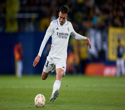 阿斯：塞巴略斯收到几家欧冠球队的报价，但他想留在皇马争取位置