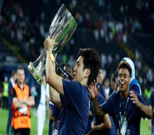 李刚仁绝境远射助巴黎圣日耳曼首夺欧超杯，创韩国足球新历史！