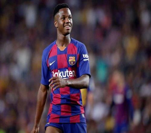 天才就可以不防守亚马尔离梅西还有很远，巴萨揠苗助长是在害他