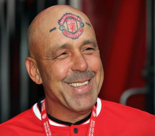 亲人：球迷“曼联先生”心脏病去世，若见证赢利物浦定会开心