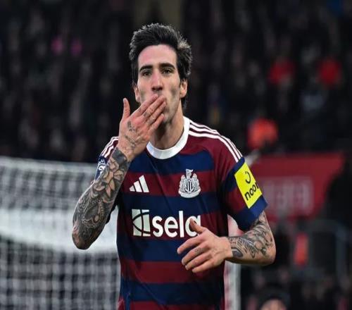 记者：托纳利因病缺席了训练，但他大概率出战对本菲卡的比赛