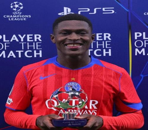 从边路好手到欧冠主角！23岁巴黎球员正冲击世界最佳左后卫宝座