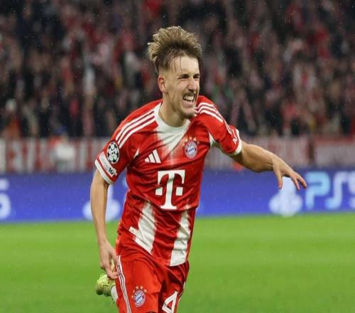 17岁242天超越穆西亚拉，卡尔成拜仁队史欧冠最年轻进球者