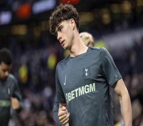 格雷：还好维卡里奥做了几次精彩的扑救，热刺拿一分值得肯定