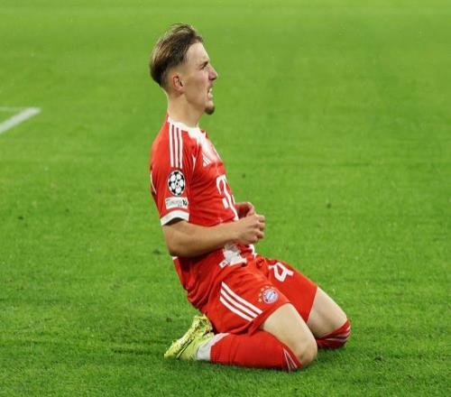 卡尔：17岁就获得全场最佳对我意义重大，这种感觉太棒了