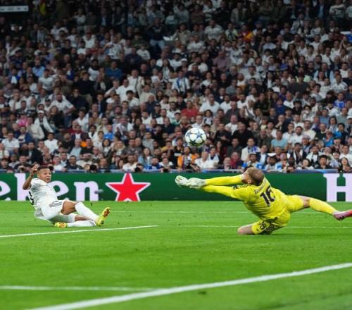 尽力局！迪格雷戈里奥全场8次扑救，避免尤文欧冠遭惨败