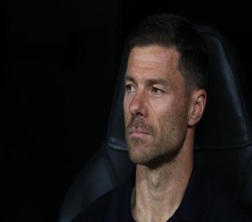 执教皇马前三场欧冠全胜，哈维阿隆索是欧冠改制后第五人