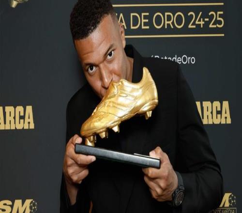 姆巴佩：能被拿来和C罗相提并论很自豪想拿所有能拿的冠军