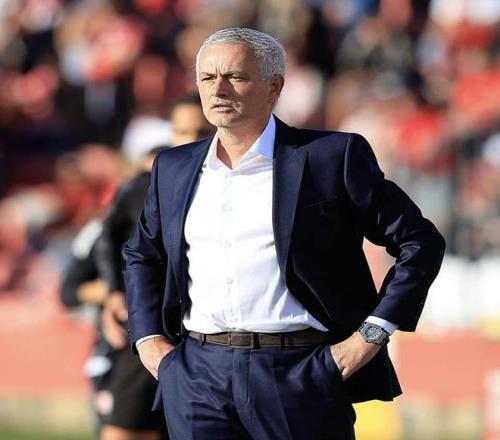 本菲卡30晋级4强，穆里尼奥又赢了！冲击三冠王是正道，欧冠再见