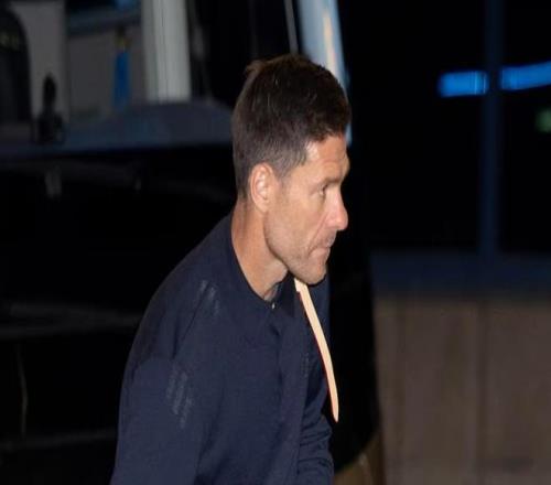 阿斯：阿隆索在飞机上反思了输给马竞的原因，并与球员沟通