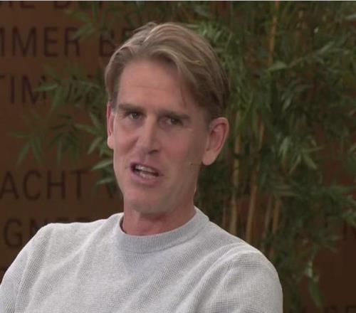 弗罗因德：凯恩是球队中的完美球员我们正在与于帕谈续约