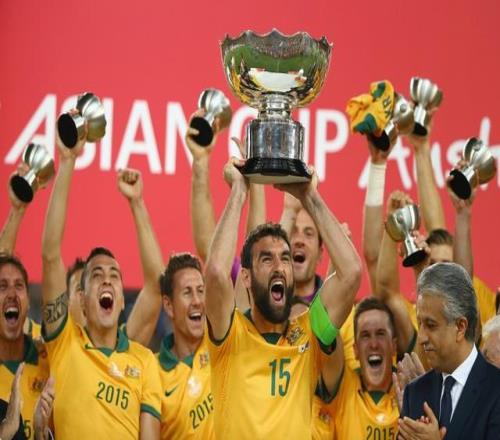 记者：前澳大利亚功勋国脚耶迪纳克跟随澳波加入森林教练组