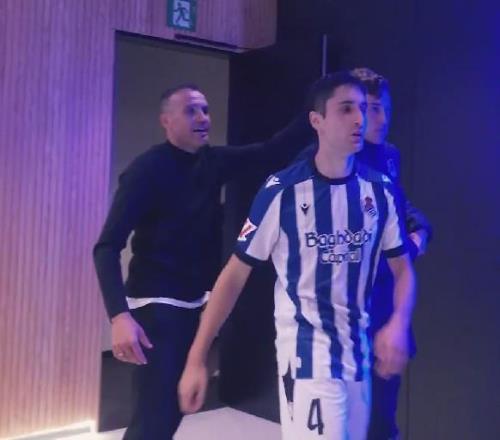 苏契奇赛后无视主帅及教练组径直走回更衣室，引皇社球迷不满