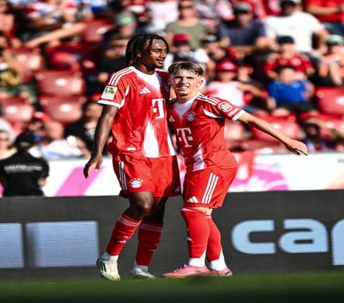 这年轻人！17岁卡尔重炮世界波+助攻，你给拜仁小将打几分