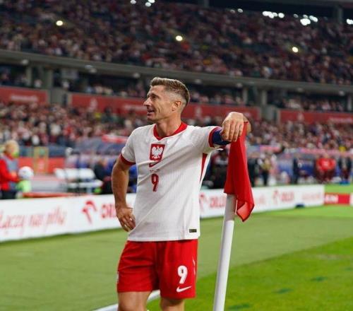 世体：若莱万伤停超28天，巴萨可向FIFA索要每日20548欧赔偿