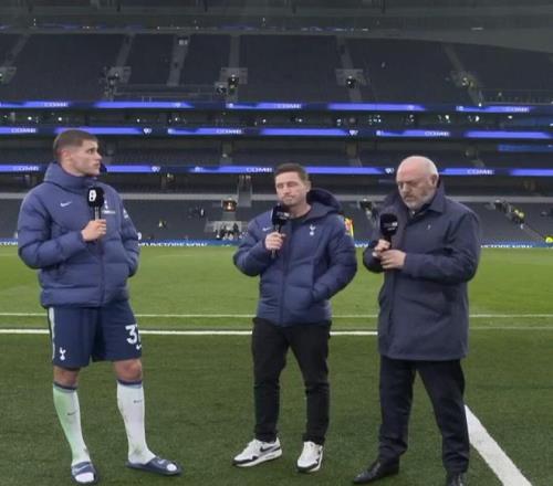 范德芬：我们有时候能创造出不错的机会，但关键传球没处理好