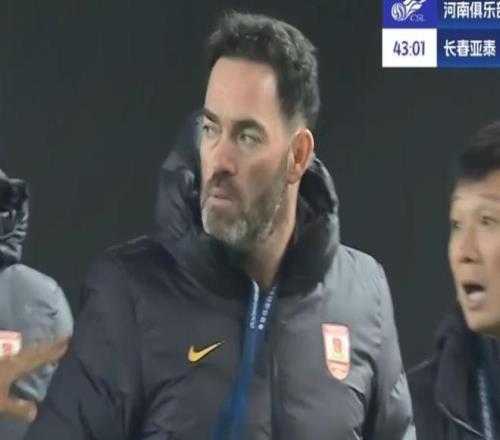 亚泰主帅苏亚雷斯累积黄牌停赛，下轮战津门虎无法在场边指挥