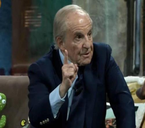 名记：指使皇马TV攻击裁判是弗洛伦蒂诺个人行为，这令人不齿