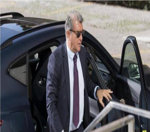 世体：拉波尔塔周一中午抵达体育城，向球队重申支持和鼓励