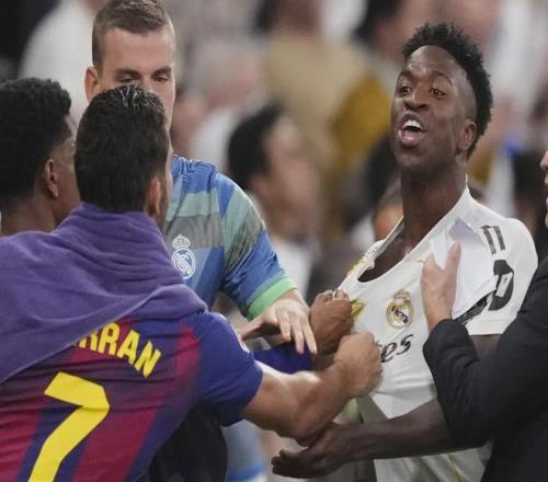 巴尔达诺：维尼修斯完全失去了理智，情绪失控正在影响他