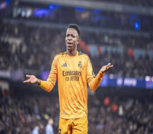 维尼修斯现在的状况，续约还是不续约，对他来说都难以接受