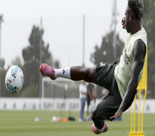 维尼修斯为了续约和世界杯开始苦练，皇马内部人士：他充满斗志